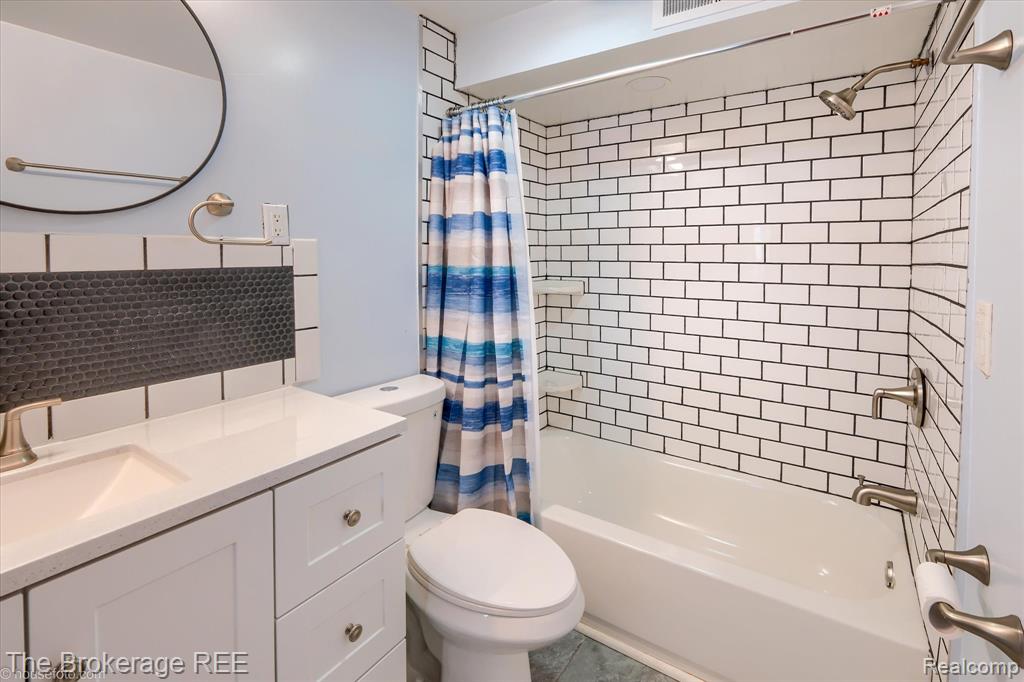 6449 Lapeer Road Burton, MI 48509 - Photo 33 of 47 Gallery Image 33