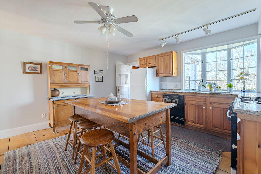16 Shore Road Truro, MA 02666 - Photo 4 of 70 Kitchen,Main House