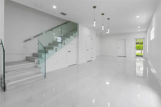 an entryway in a room