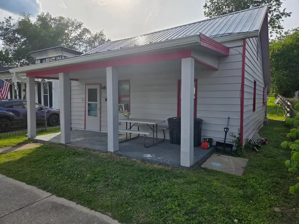 $129,900 | 406 South Walnut Street, Rising Sun, IN 47040