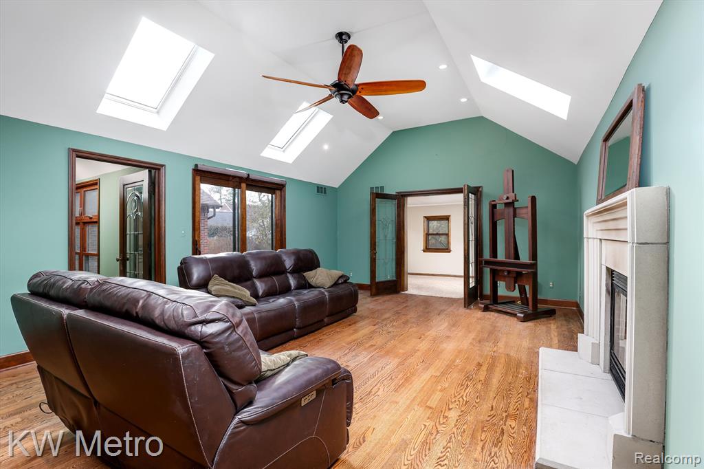 407 Touraine Road Grosse Pointe Farms, MI 48236 - Photo 10 of 43