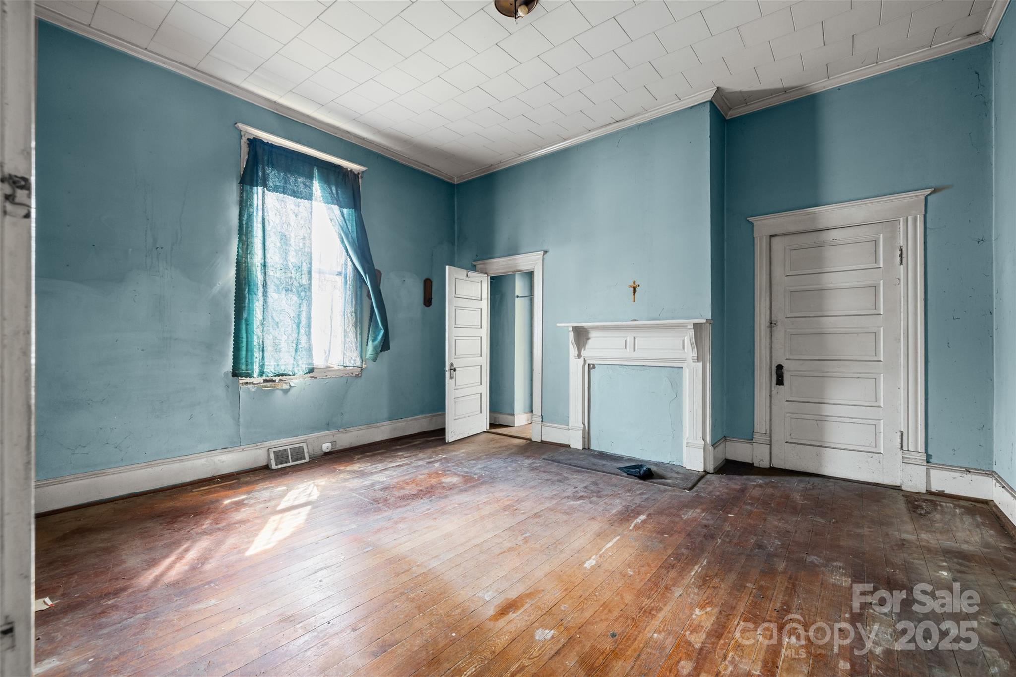 108 Walker Street Chester, SC 29706 - Photo 13 of 31 an empty room with windows and closet