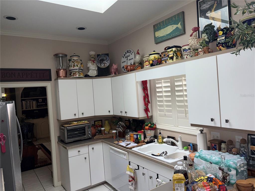 280 Springside Road Longwood, FL 32779 - Photo 29 of 29 a kitchen with a sink a stove and cabinets