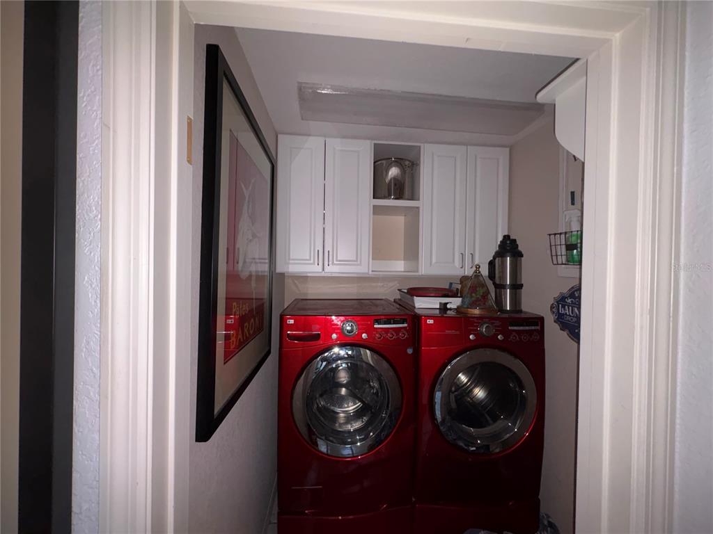 280 Springside Road Longwood, FL 32779 - Photo 6 of 29 a utility room with dryer and washer