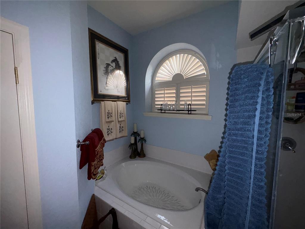 280 Springside Road Longwood, FL 32779 - Photo 8 of 29 a room with furniture and a window