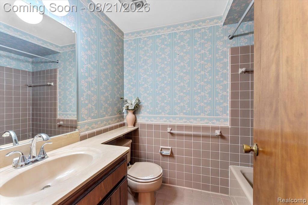 19177 Meridian Road Grosse Ile, MI 48138 - Photo 14 of 44 Gallery Image 14