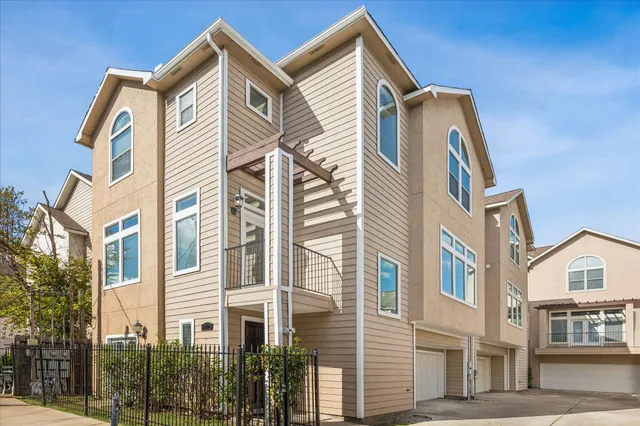 $2,750 | 5210 Petty Street, Unit A, Houston, TX 77007