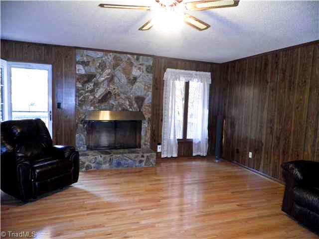 539 Pinewood Road Asheboro, NC 27205 - Photo 2 of 6 Den/Family/Great Room.