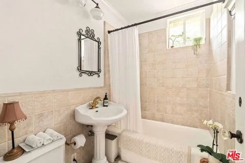 $1,975,000 | 3339 Bennett Drive, Los Angeles, CA 90068