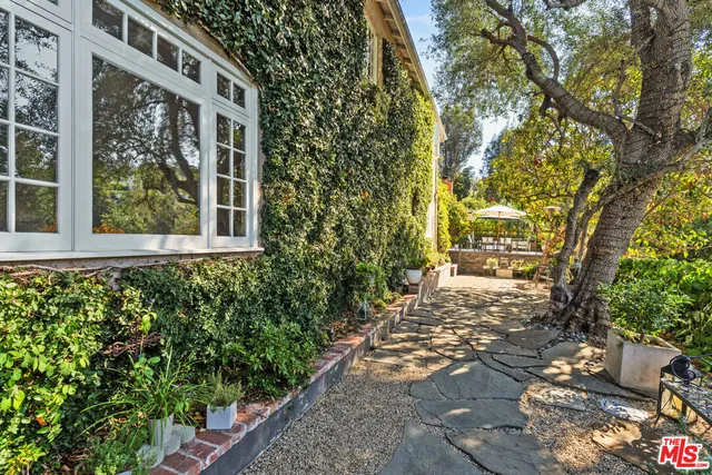 $1,975,000 | 3339 Bennett Drive, Los Angeles, CA 90068