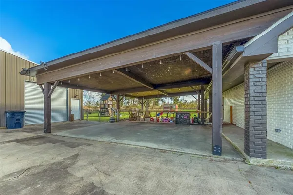 $455,000 | 141 Thomas Lane, Lake Charles, LA 70607