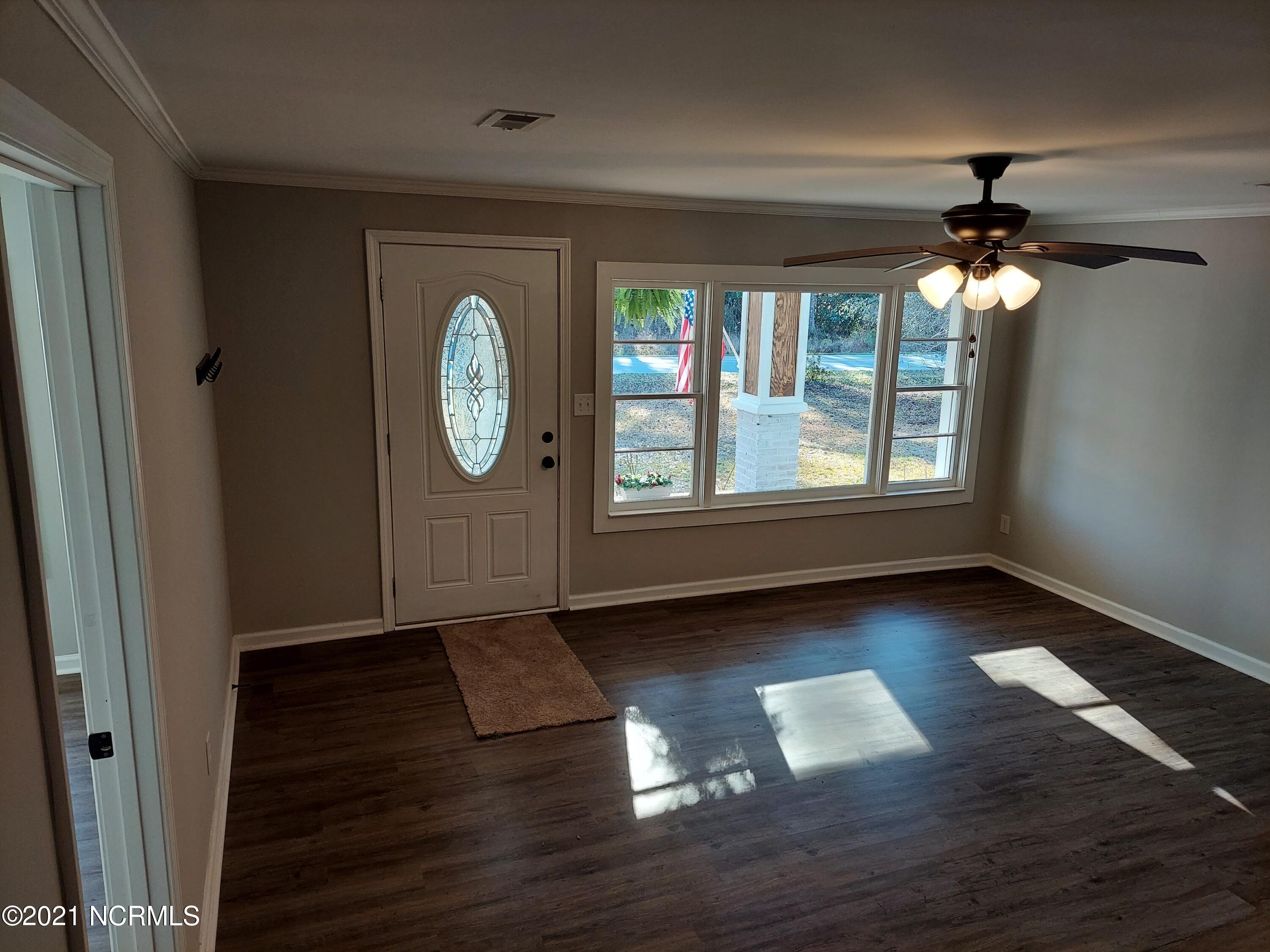 5572 Blueberry Road Currie, NC 28435 - Photo 4 of 19 Living Room