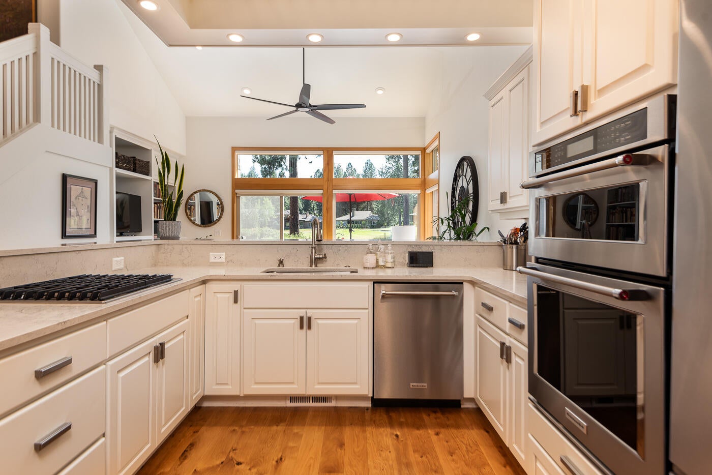19521 Painted Ridge Loop Bend, OR 97702 - Photo 10 of 43 Kitchen