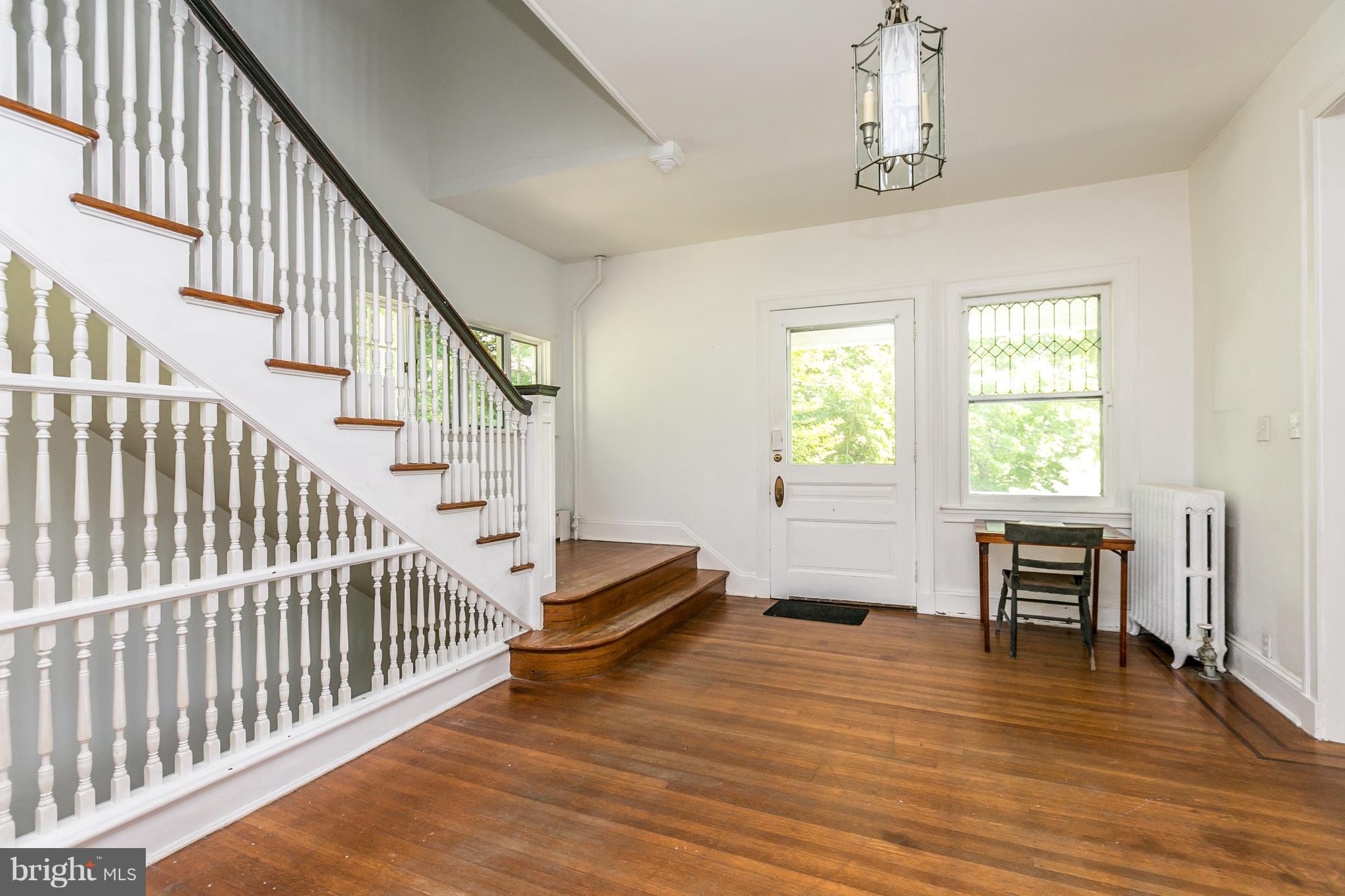 6014 Terrace Road Baltimore, MD 21209 - Photo 3 of 30 Entry Hall