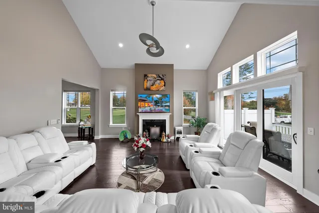 $969,000 | 36 Dogleg Lane, Trenton, NJ 08648