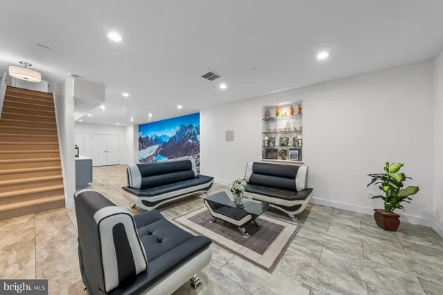 $969,000 | 36 Dogleg Lane, Trenton, NJ 08648