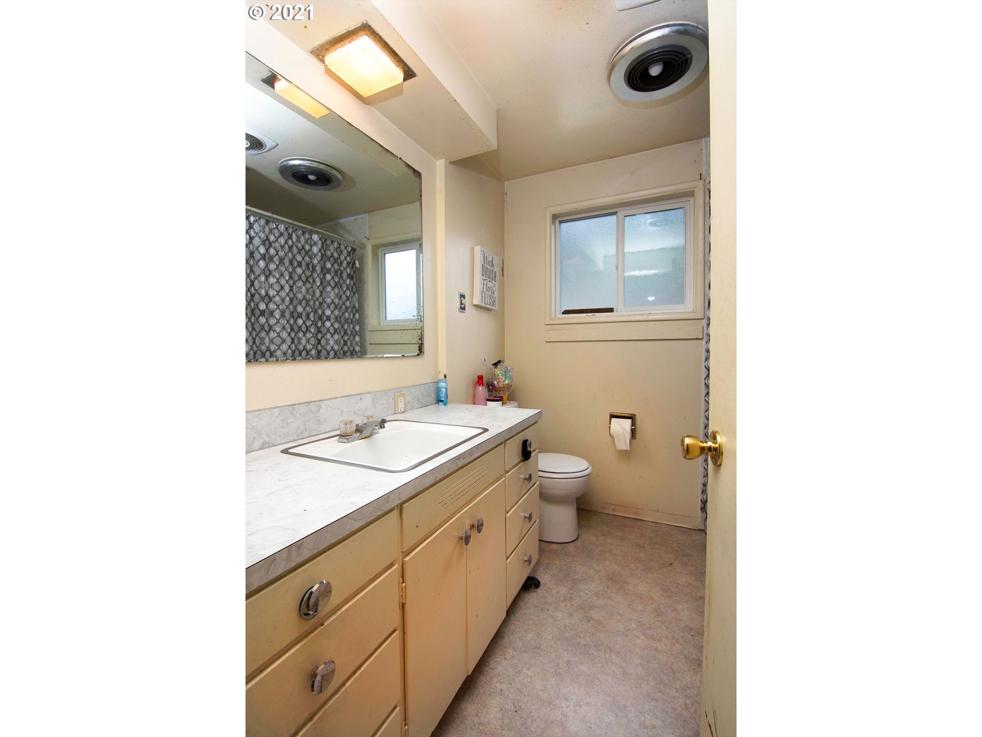 455 Irving Road Eugene, OR 97404 - Photo 14 of 17 Gallery Image 14