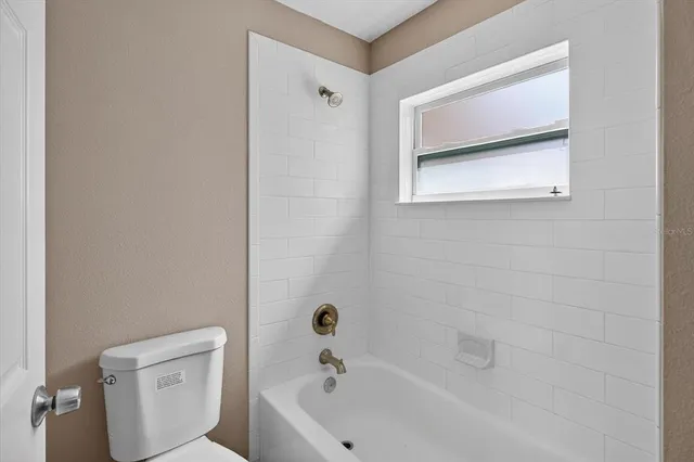 a view of a house with backyard and tree