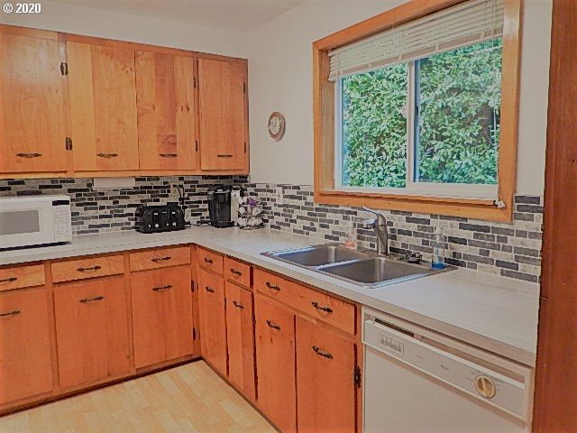 8040 Highway 126 Florence, OR 97439 - Photo 7 of 27