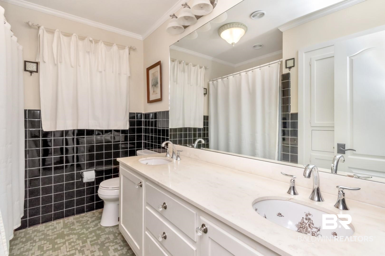 302 Springwood Drive East Mobile, AL 36608 - Photo 26 of 35 Bathroom with vanity, toilet, tile walls, and crown molding