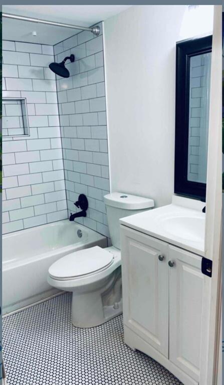 150 Pineview Road, Unit J1 Jupiter, FL 33469 - Photo 5 of 14 5