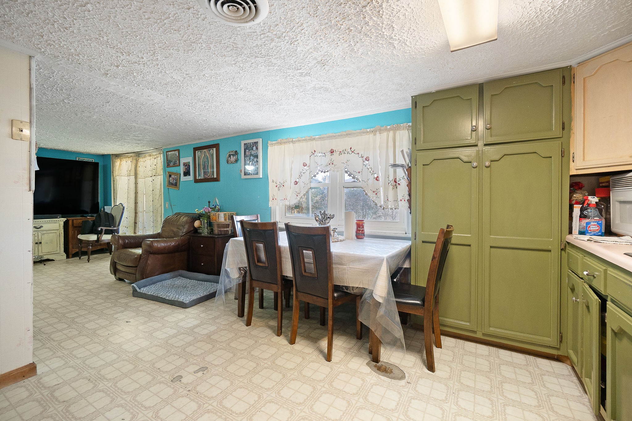 2184 Hyder Mountain Road Cookeville, TN 38506 - Photo 11 of 33 a living room with furniture