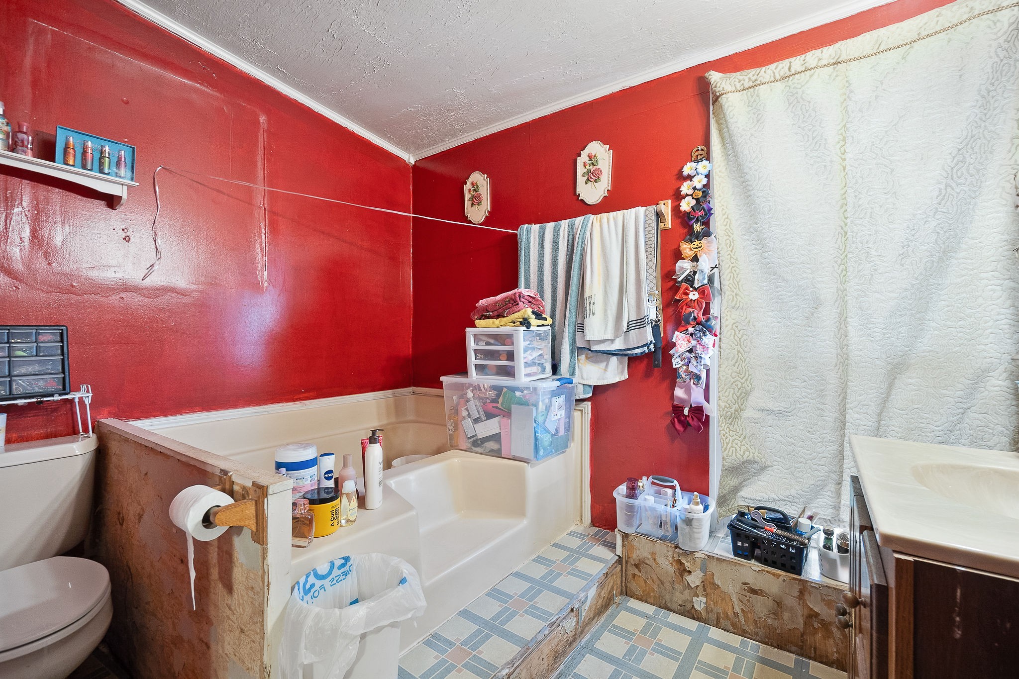 2184 Hyder Mountain Road Cookeville, TN 38506 - Photo 18 of 33 a bathroom with a sink and a mirror
