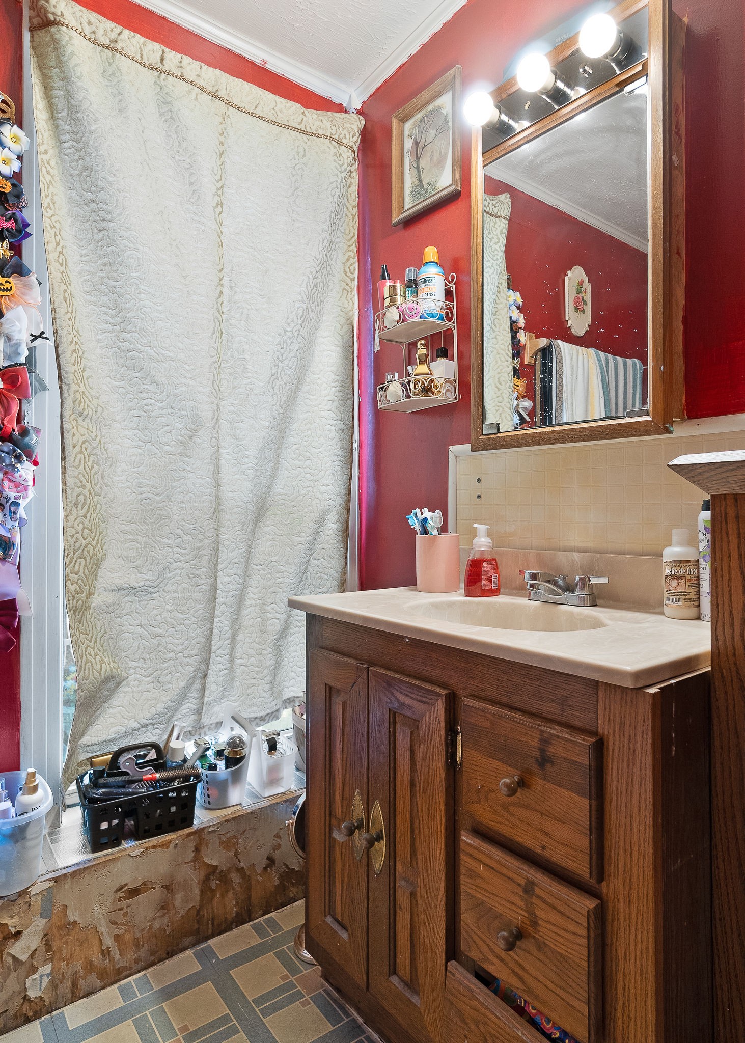 2184 Hyder Mountain Road Cookeville, TN 38506 - Photo 20 of 33 a bathroom with a sink and a mirror