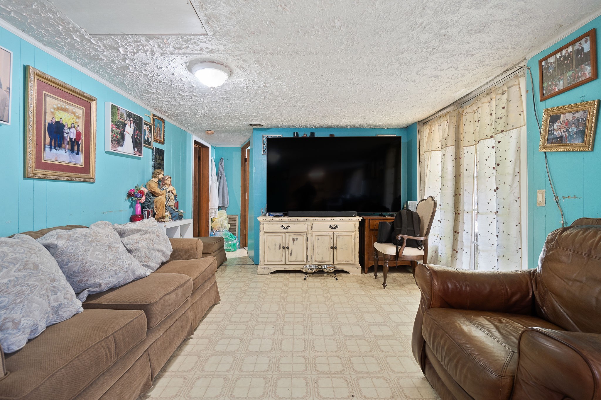 2184 Hyder Mountain Road Cookeville, TN 38506 - Photo 7 of 33 a living room with furniture and a flat screen tv