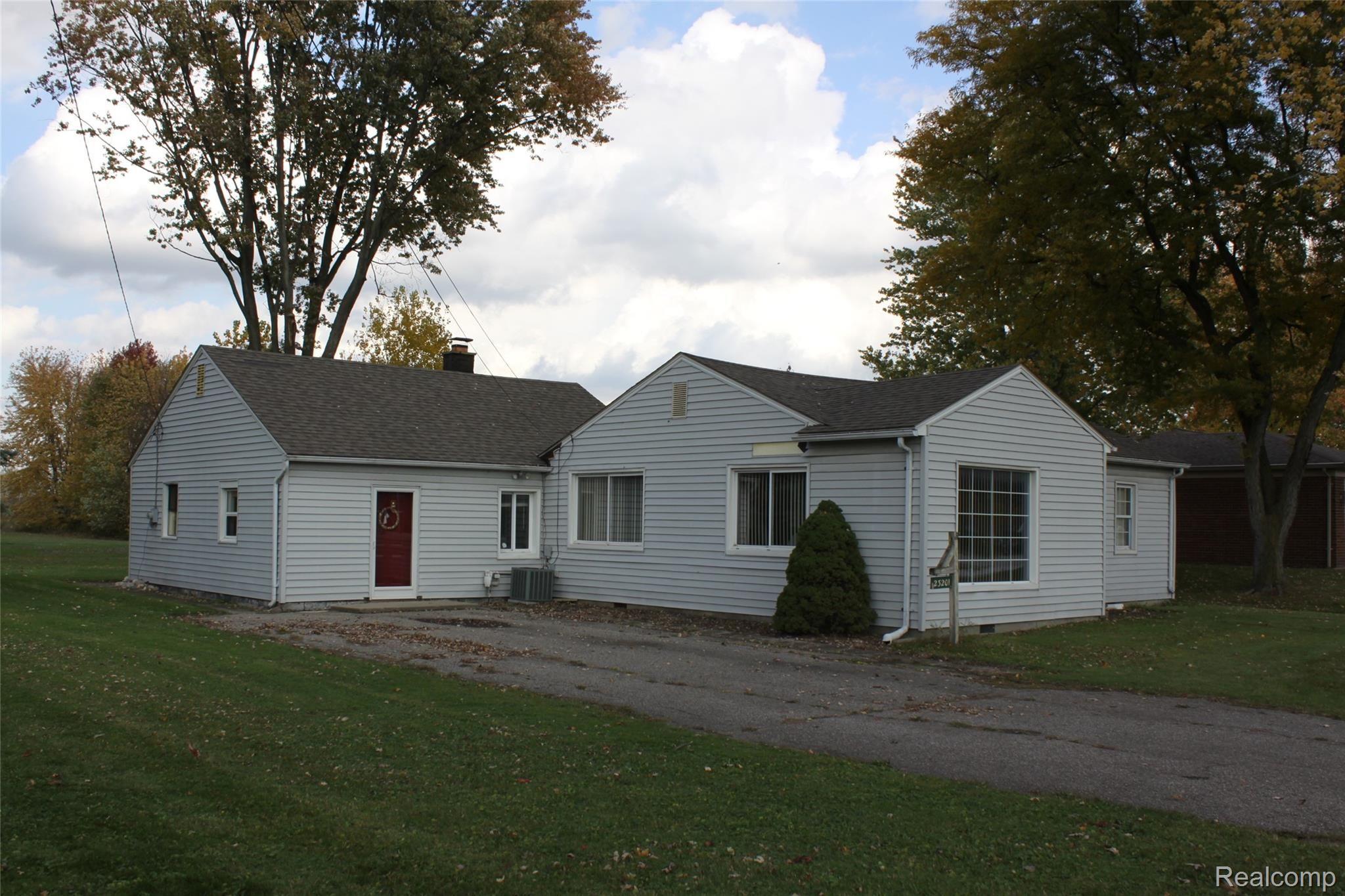 23201 23 Mile Road Macomb, MI 48042 - Photo 3 of 51 IMG_0318.JPG