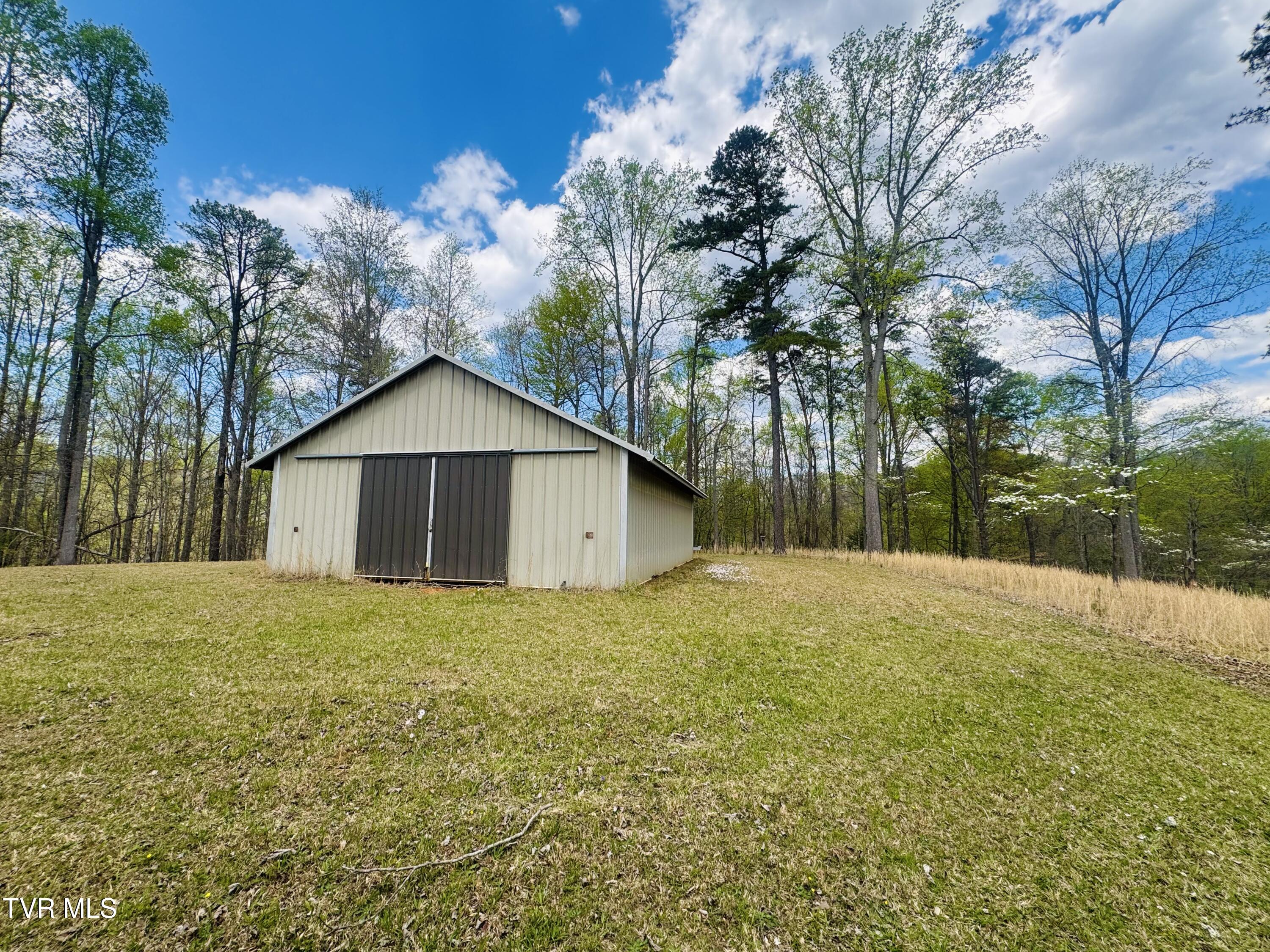 160 Bobs Hollow Road Elizabethton, TN 37643 - Photo 5 of 31 IMG_0848