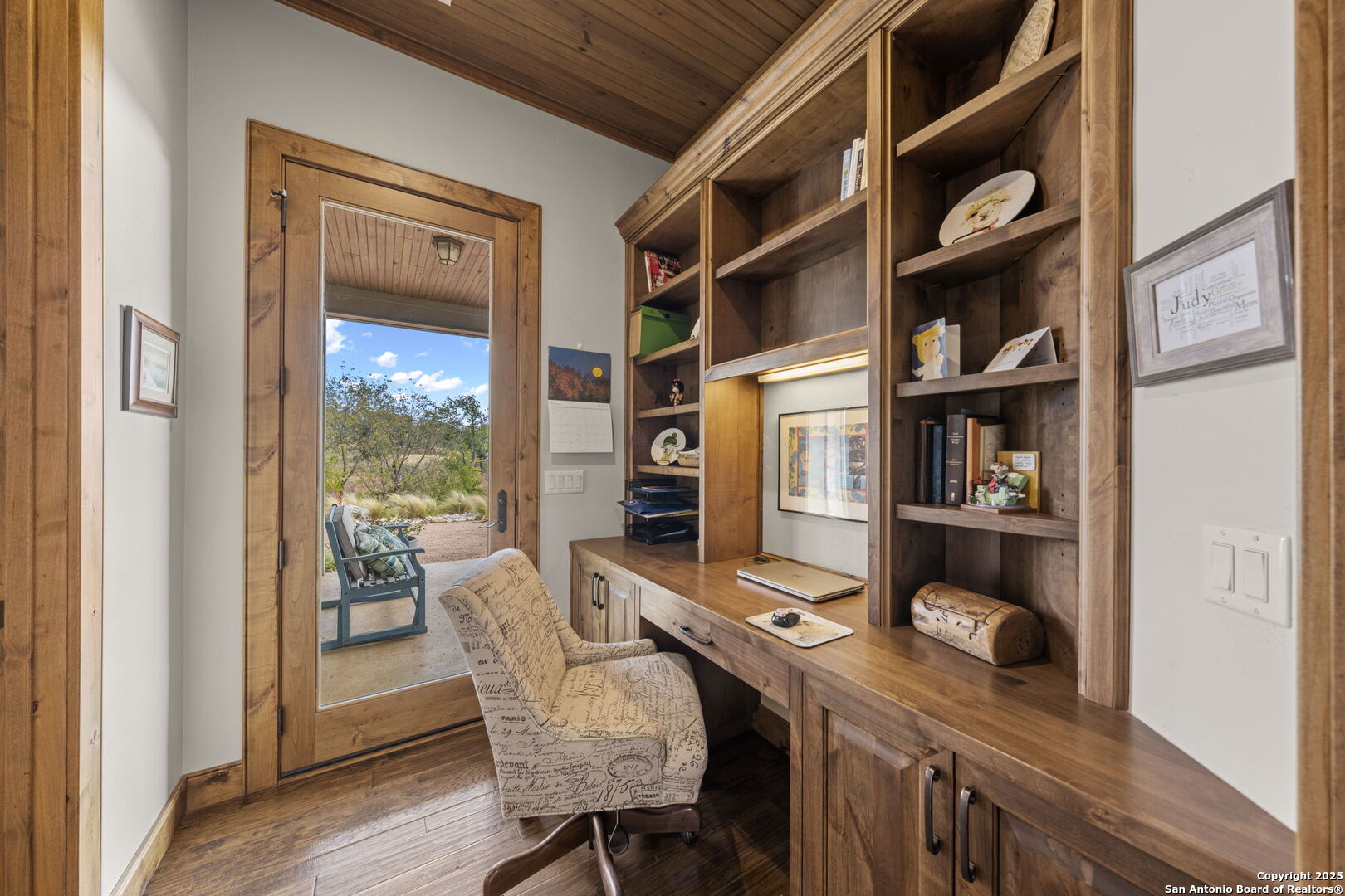 131 Bootlegger Lane North Kerrville, TX 78028 - Photo 19 of 50 a view of a workspace with furniture and a bookshelf