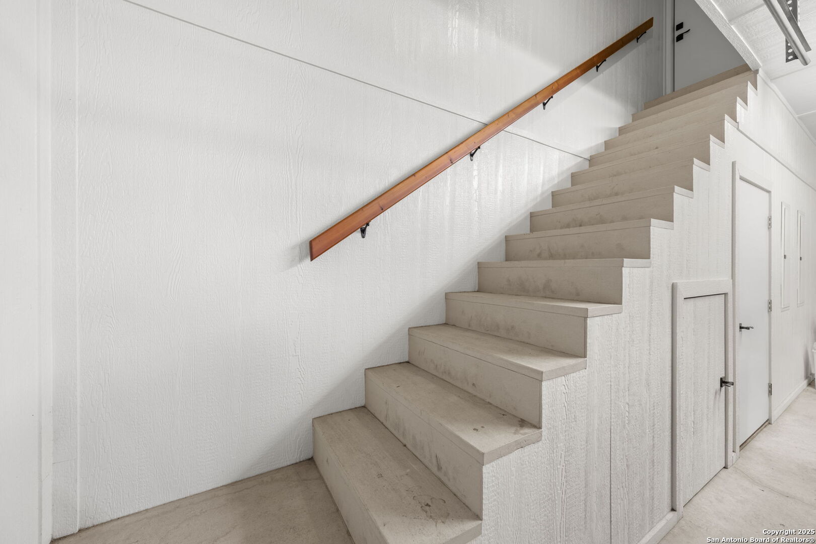 131 Bootlegger Lane North Kerrville, TX 78028 - Photo 30 of 50 a view of entryway