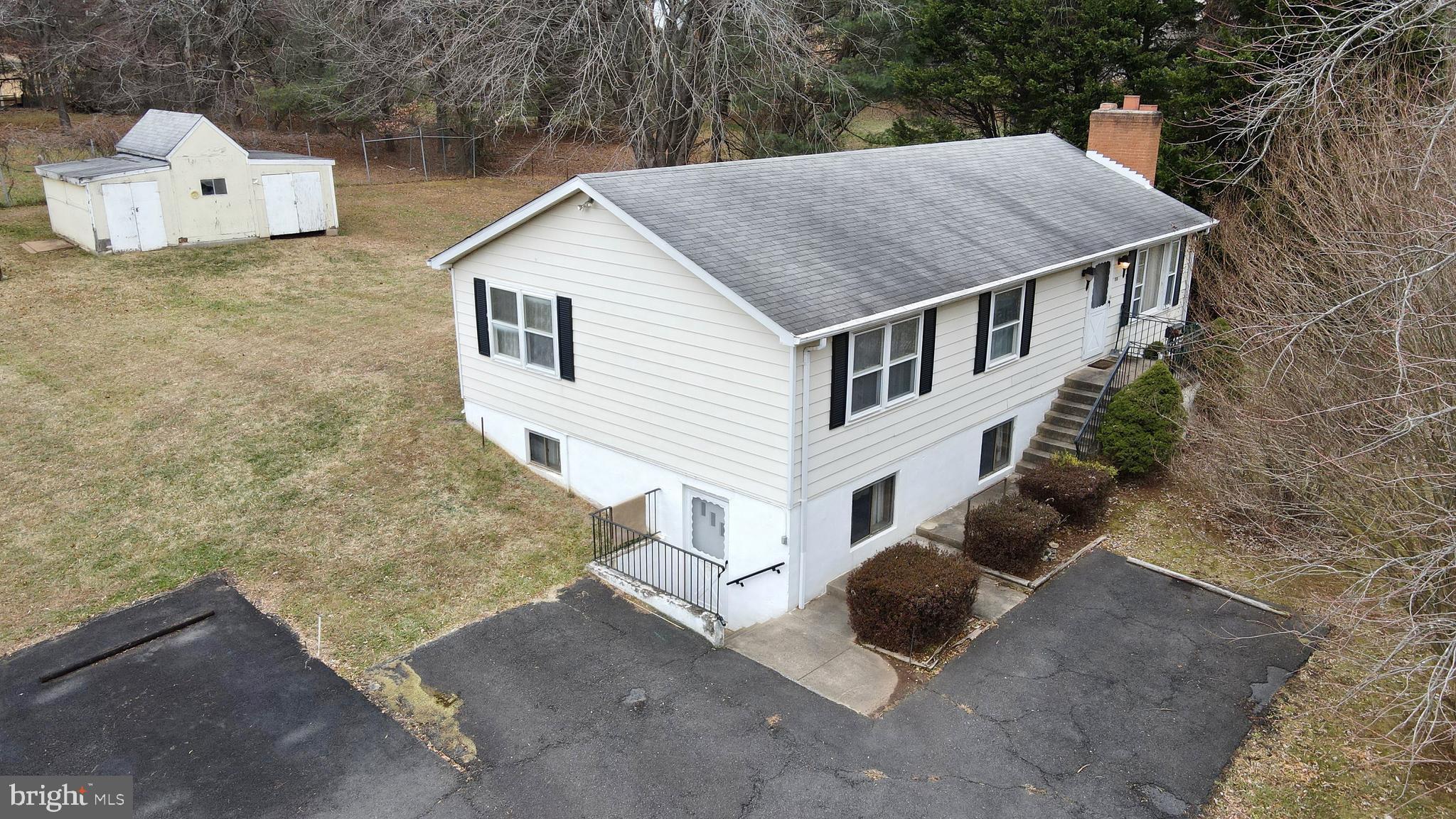816 Utterback Store Road Great Falls, VA 22066 - Photo 4 of 9