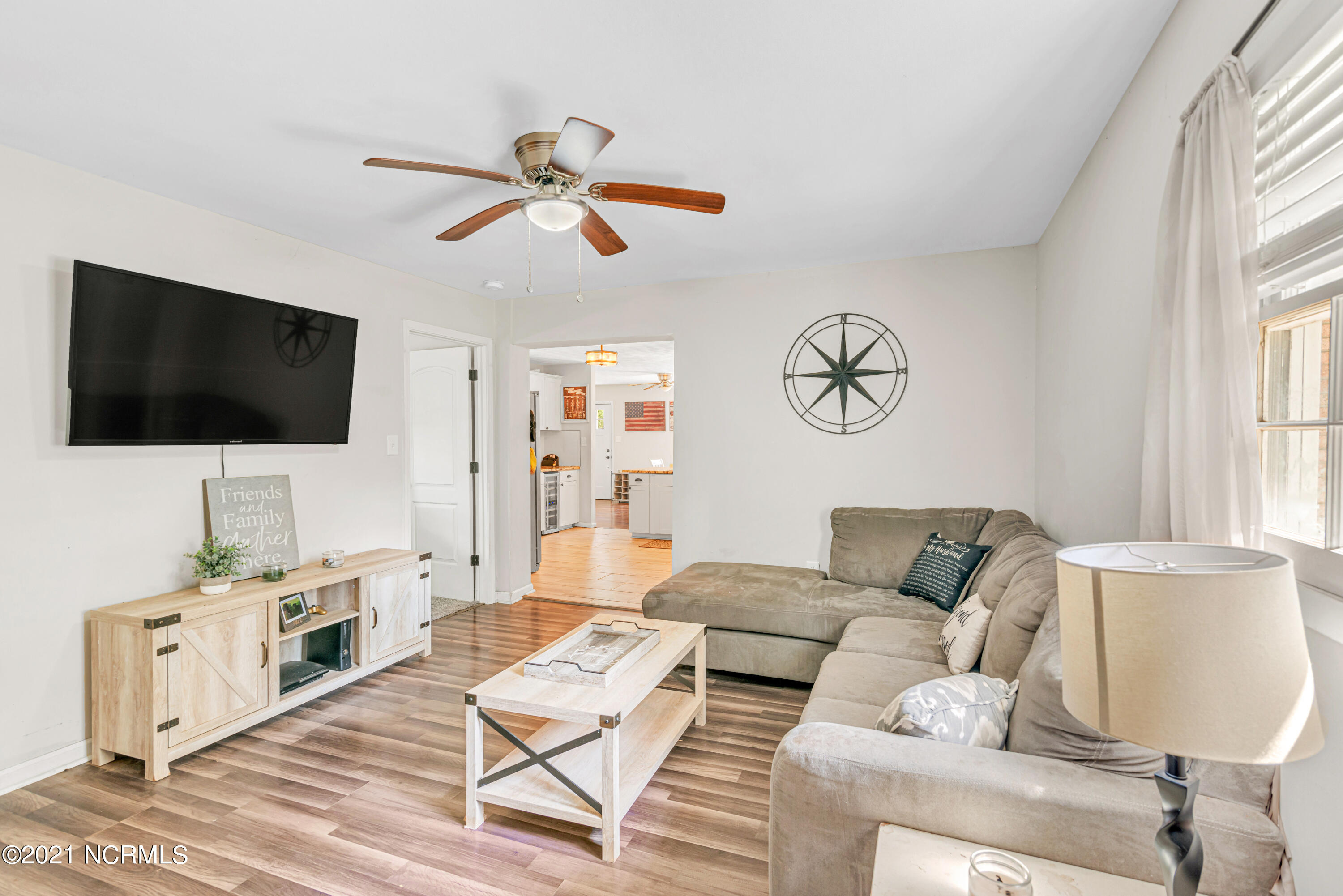 307 Cardinal Road Jacksonville, NC 28546 - Photo 16 of 37 Living Room