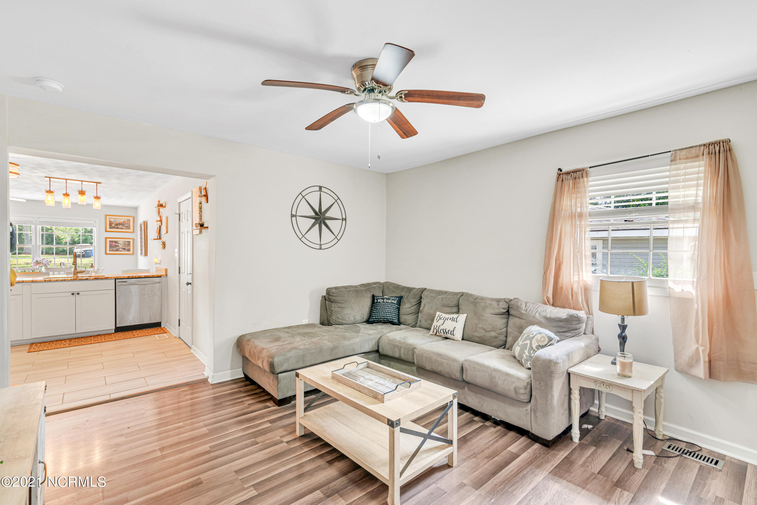 307 Cardinal Road Jacksonville, NC 28546 - Photo 22 of 37 Living Room