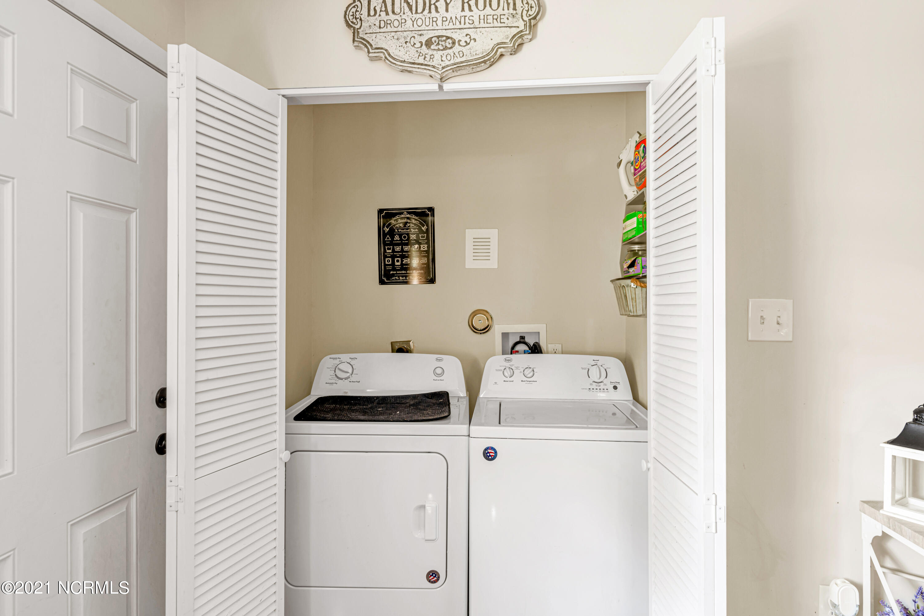 307 Cardinal Road Jacksonville, NC 28546 - Photo 28 of 37 Laundry room