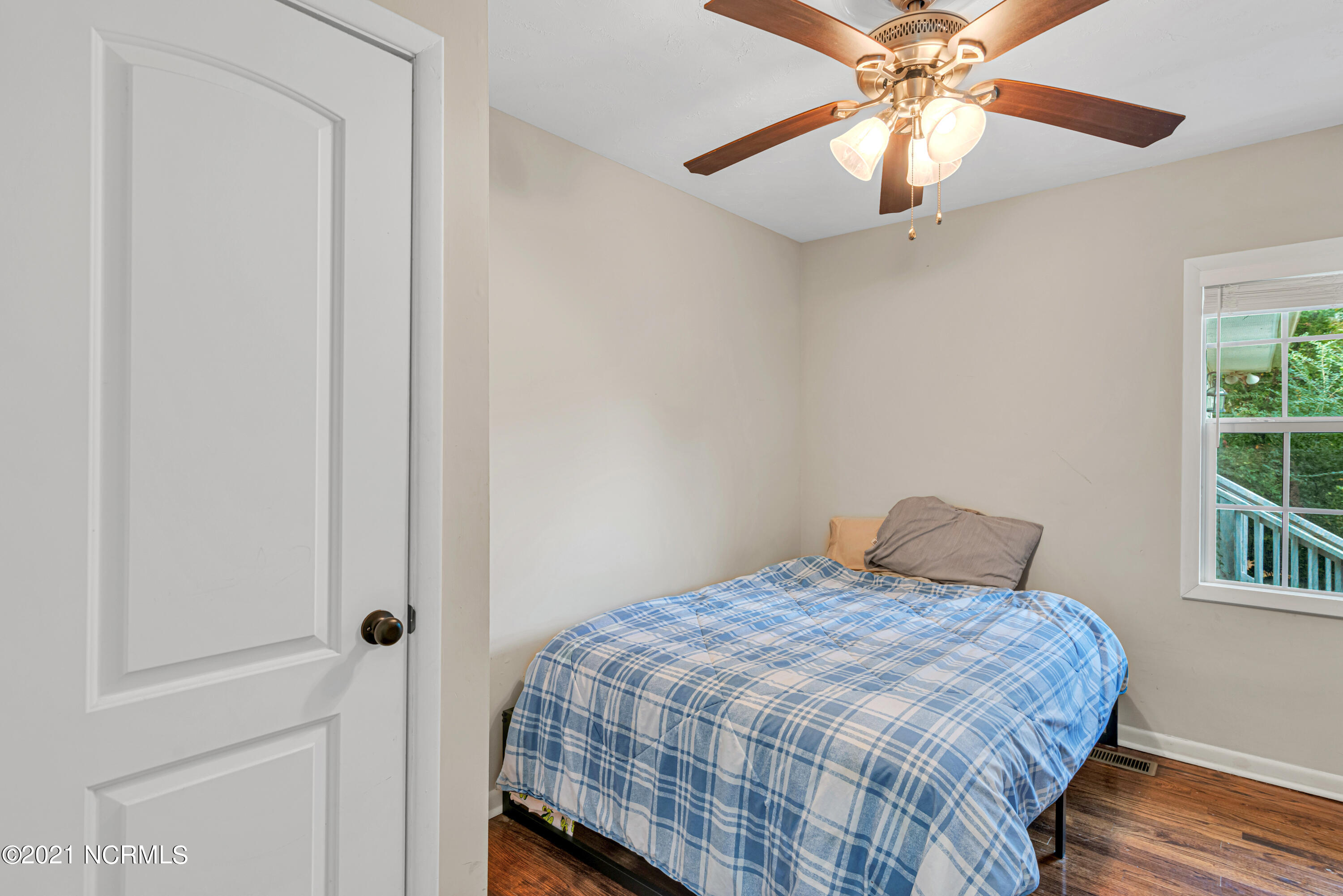 307 Cardinal Road Jacksonville, NC 28546 - Photo 33 of 37 Bedroom 1