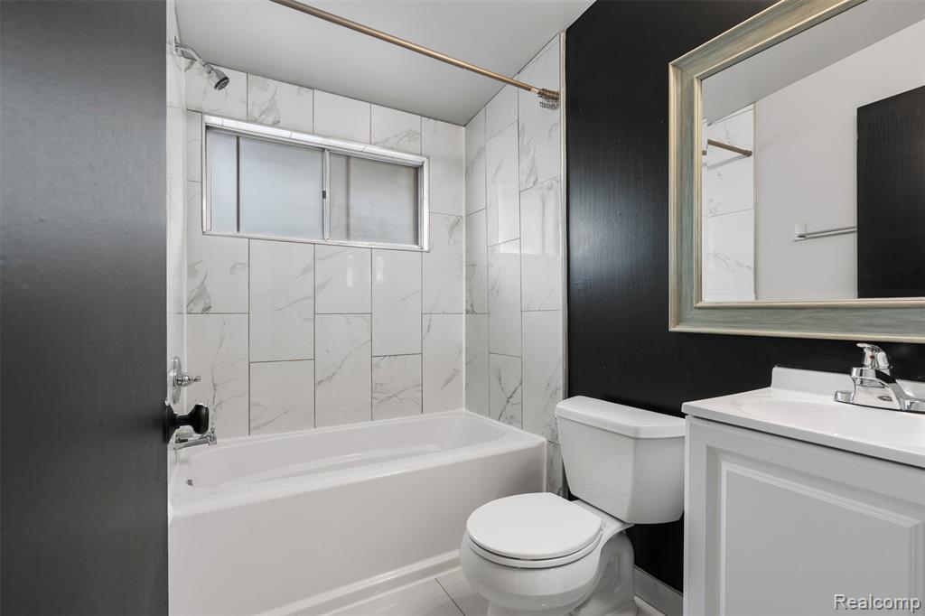 3915-4 Devon Road, Unit 4 Royal Oak, MI 48073 - Photo 14 of 14