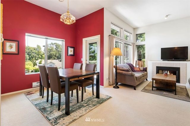 a view of a livingroom with furniture window and outside view