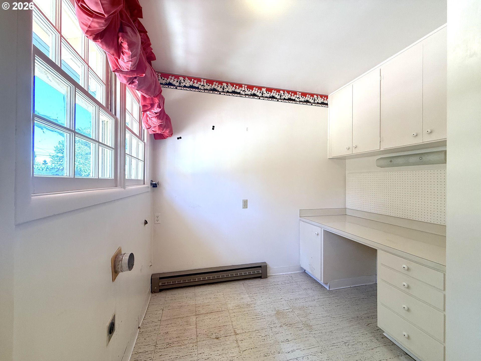 2172 Roland Way Eugene, OR 97401 - Photo 24 of 42 Utility Room
