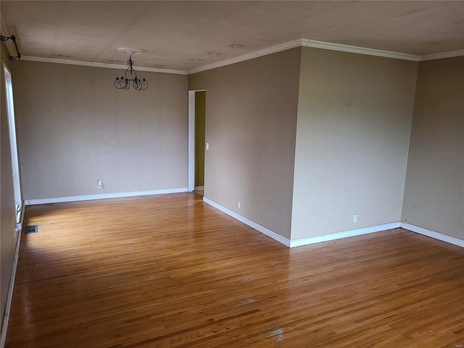 2085 Pohlman Road Florissant, MO 63033 - Photo 5 of 28
