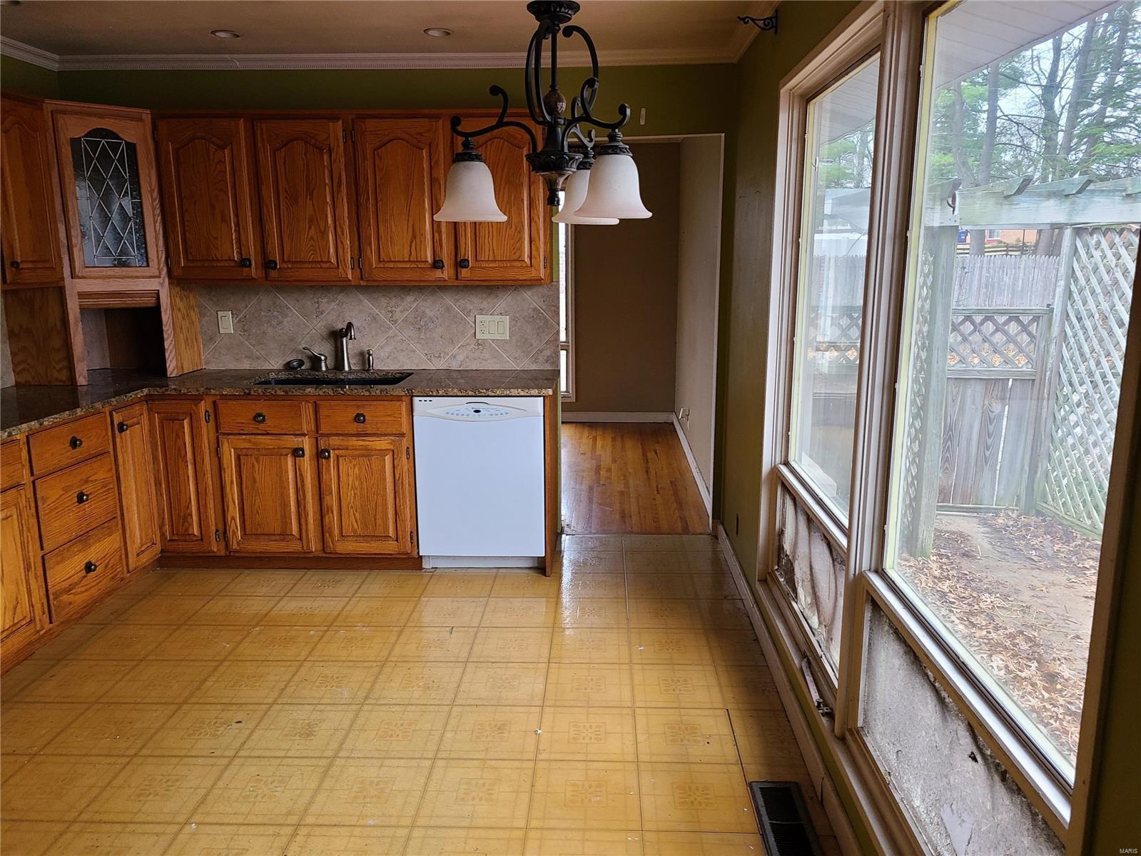 2085 Pohlman Road Florissant, MO 63033 - Photo 10 of 28