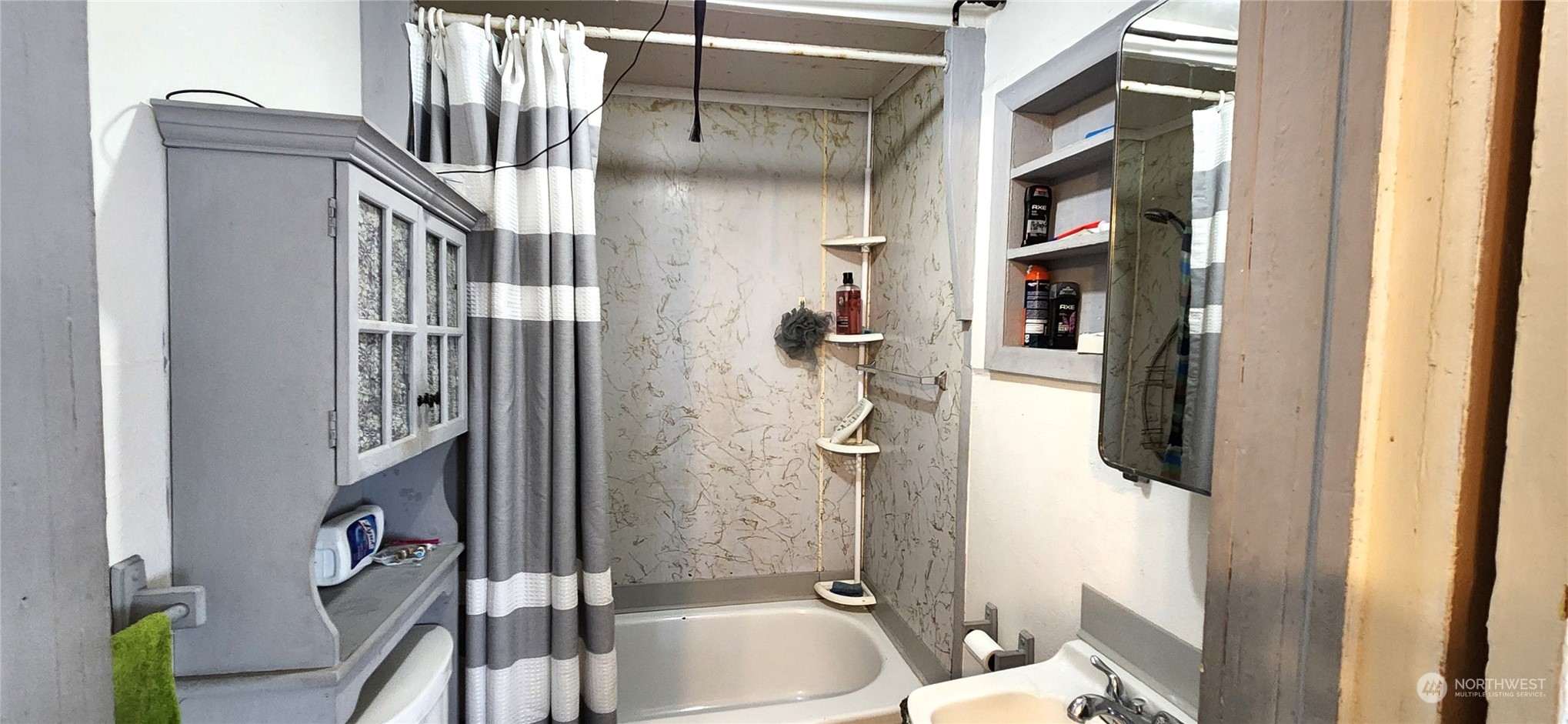 50 Klondike Road Republic, WA 99166 - Photo 8 of 18 a bathroom with a bathtub and a shower