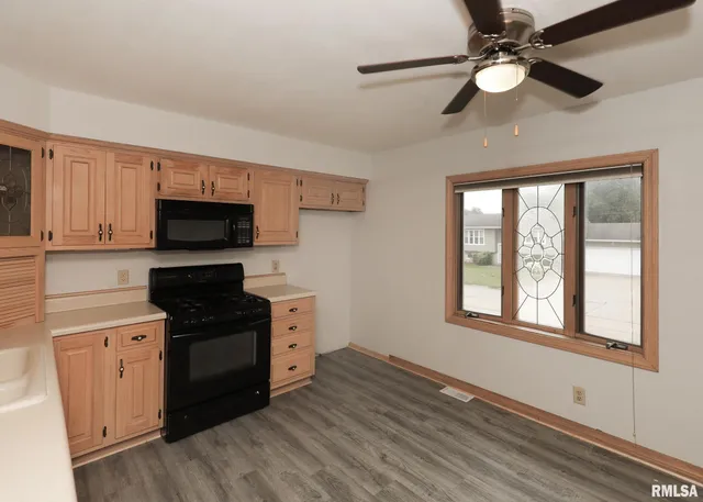 $224,000 | 512 West 16th Avenue, Coal Valley, IL 61240