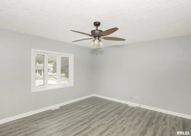 $224,000 | 512 West 16th Avenue, Coal Valley, IL 61240