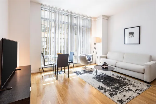 18 West 48th Street, Unit 14D | Midtown Central