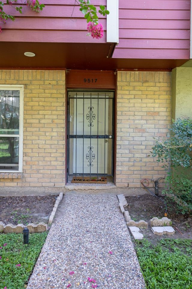 9517 Fondren Road Houston, TX 77074 - Photo 4 of 39