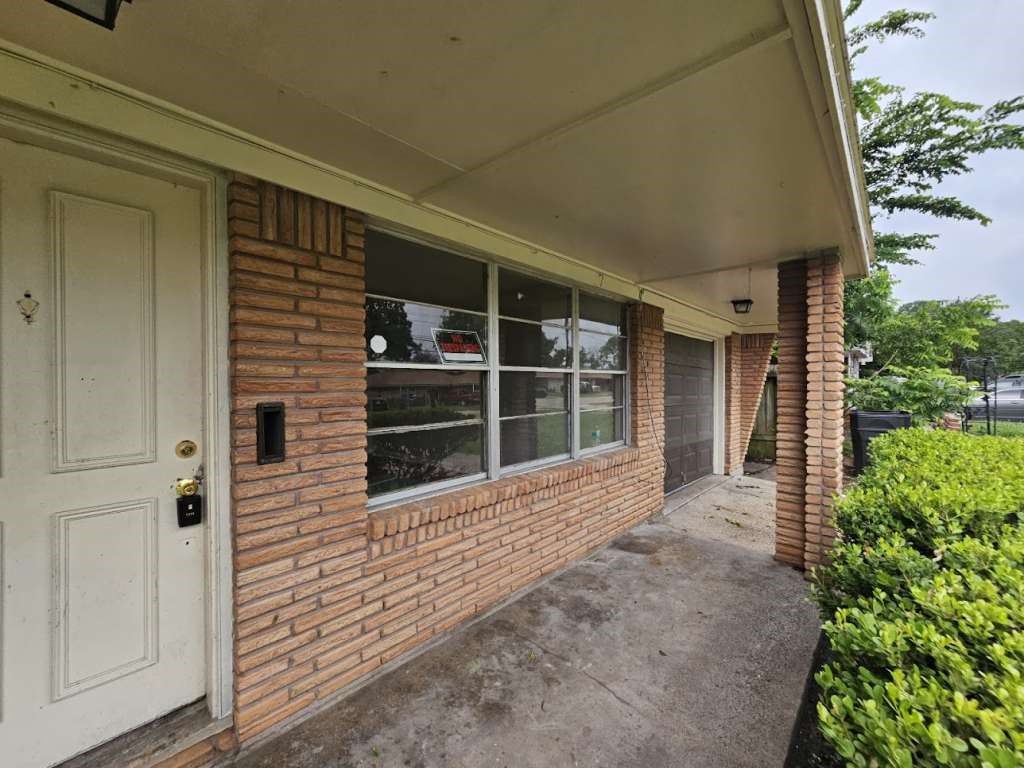 205 West Rittenhouse Street Houston, TX 77076 - Photo 2 of 13 a view of house with front door