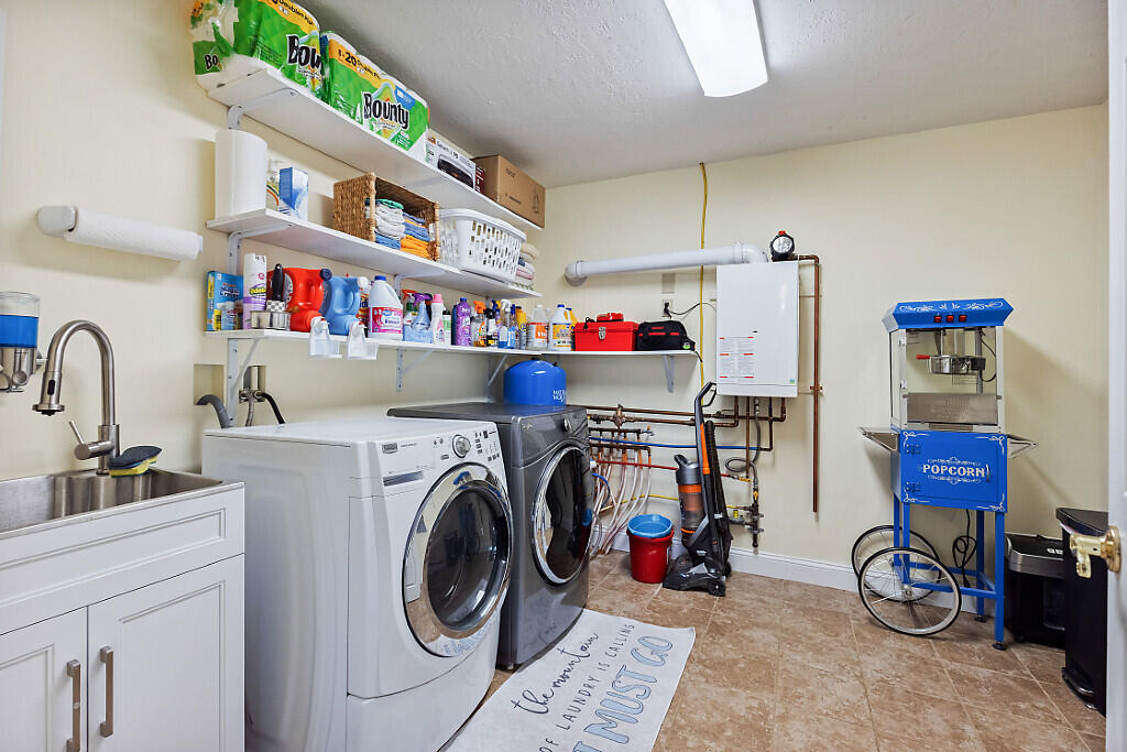 1391 Albion Road Winslow, ME 04901 - Photo 32 of 39 Laundry half bath